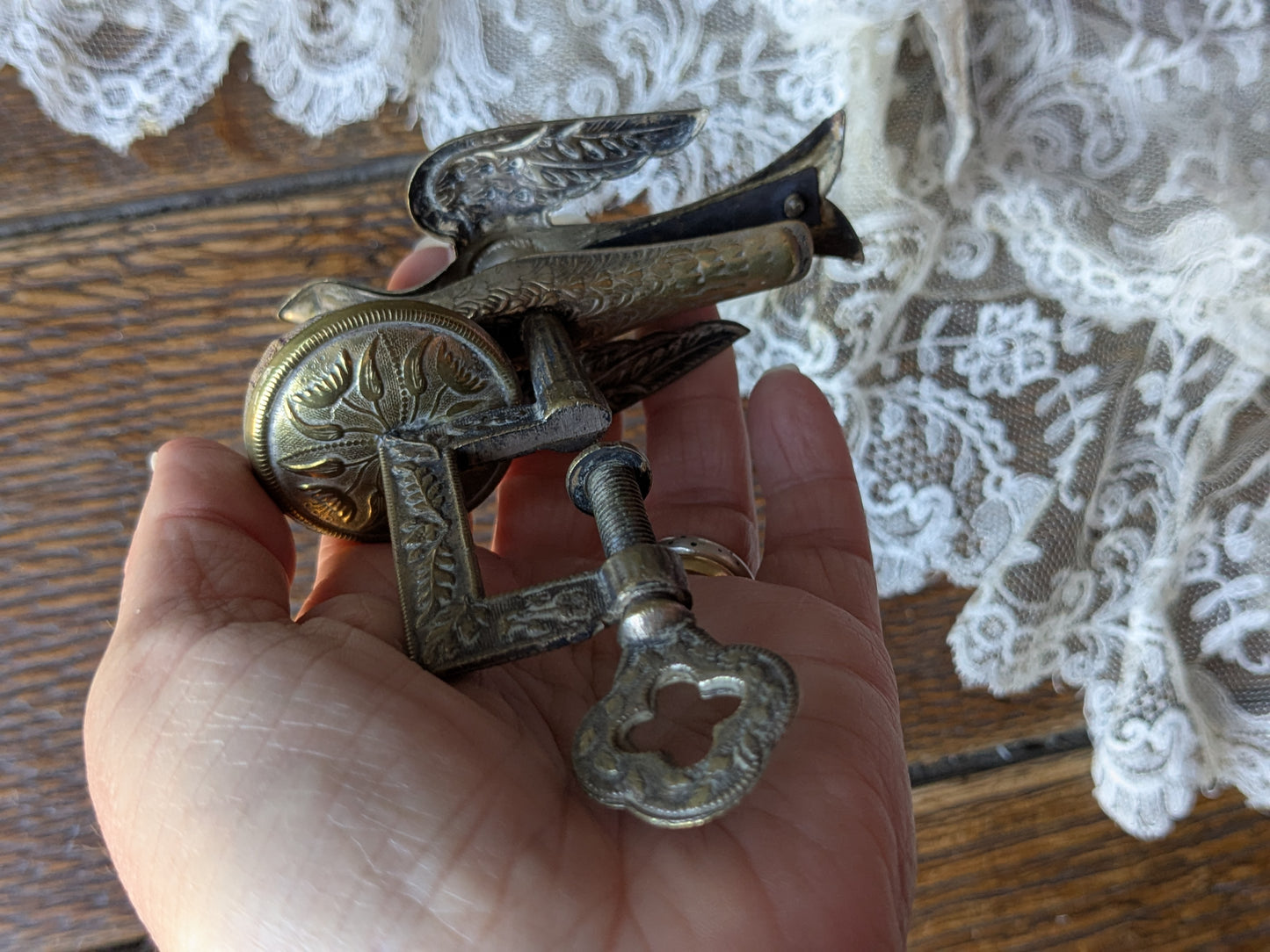 Antique bird sewing clamp, hemming bird 1853