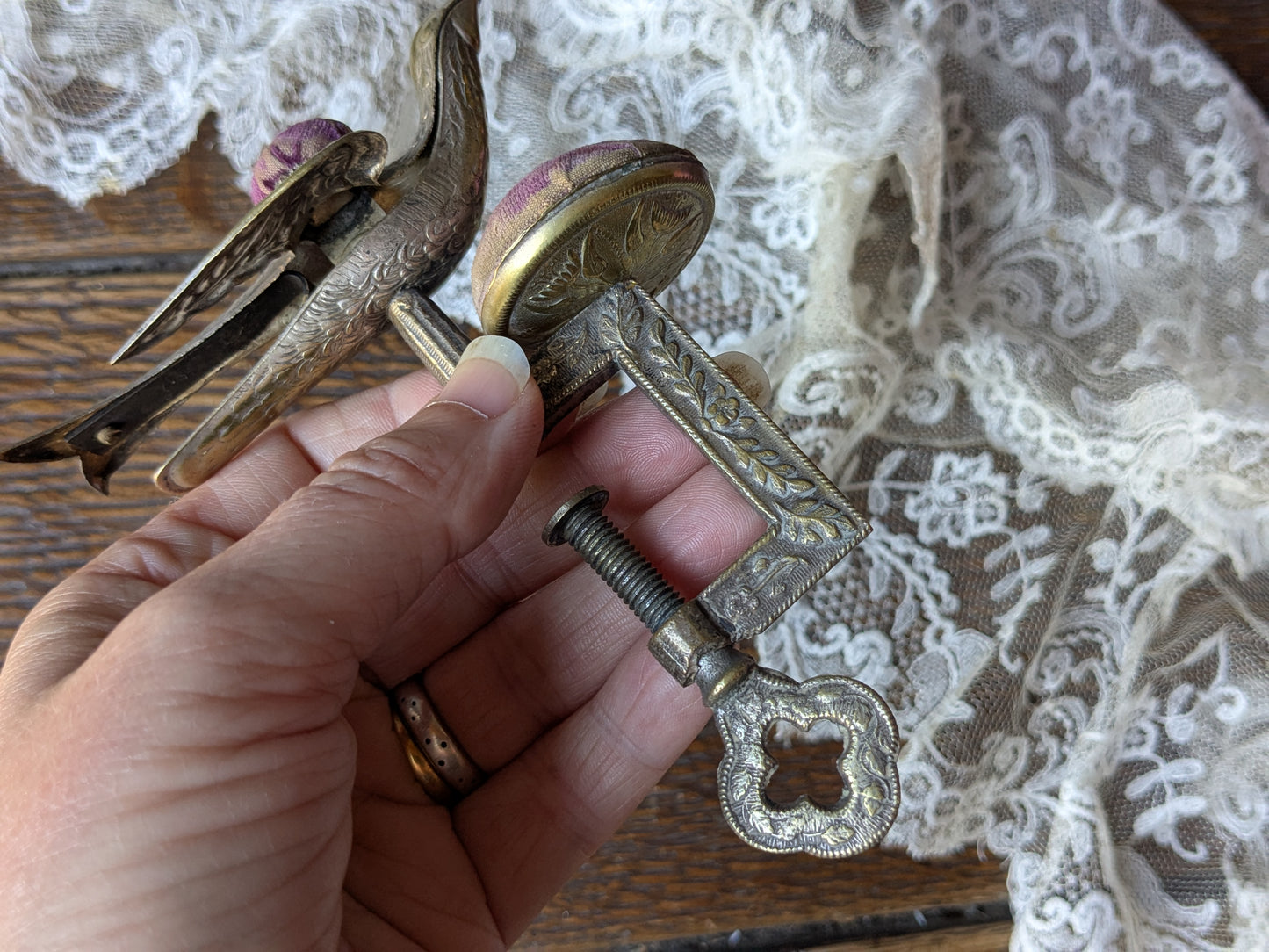 Antique bird sewing clamp, hemming bird 1853