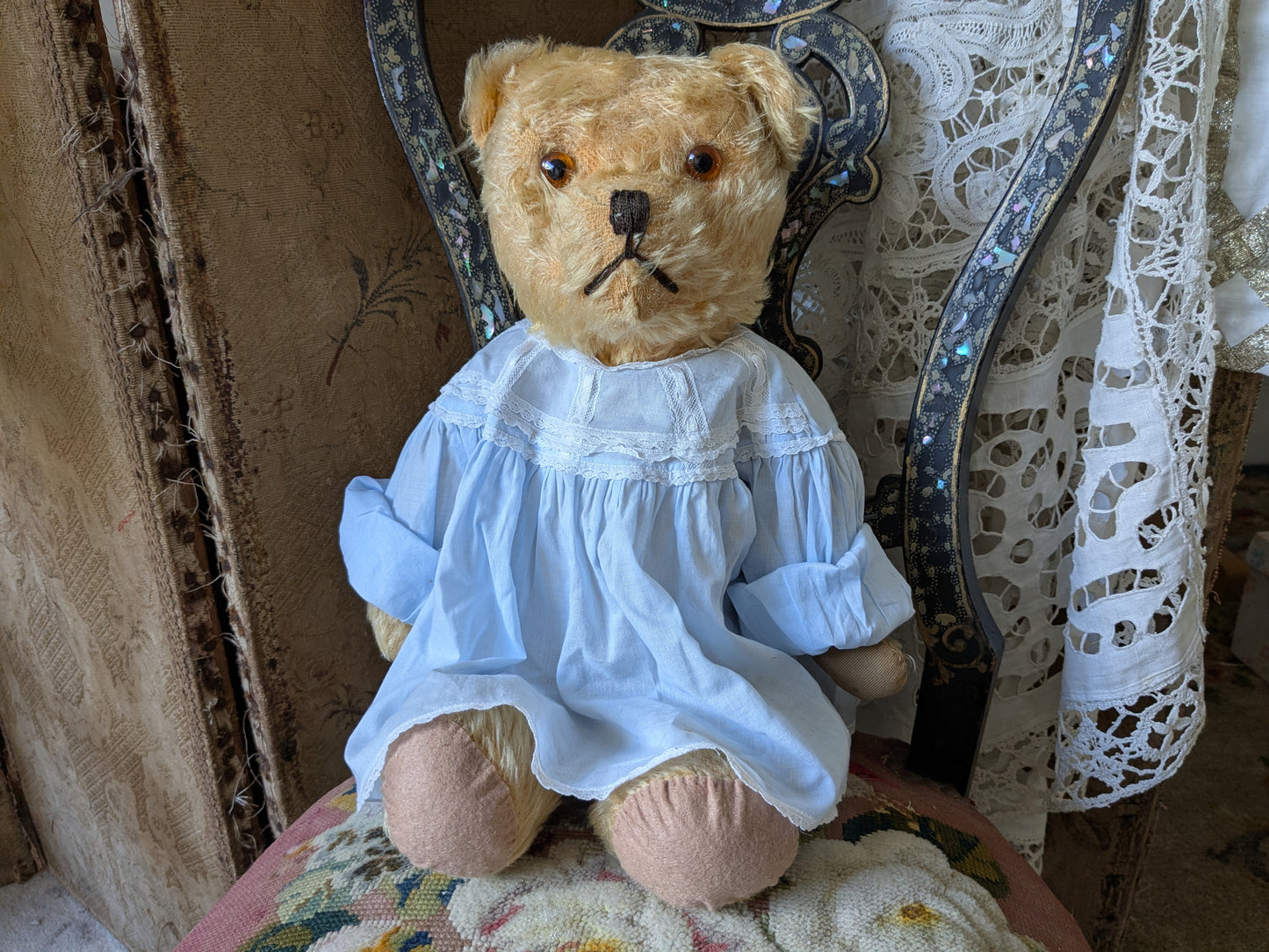 Vintage teddy bear in a cute vintage dress