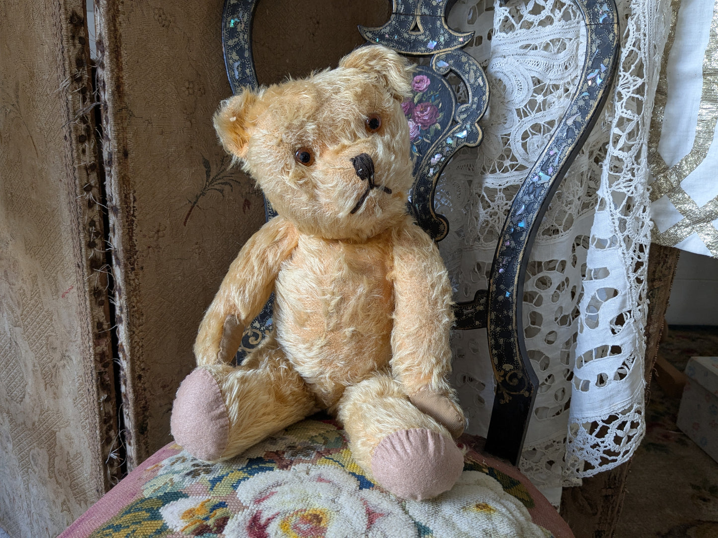 Vintage teddy bear in a cute vintage dress