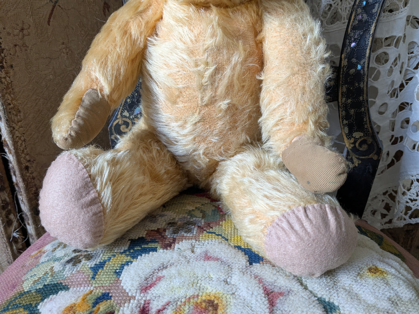 Vintage teddy bear in a cute vintage dress