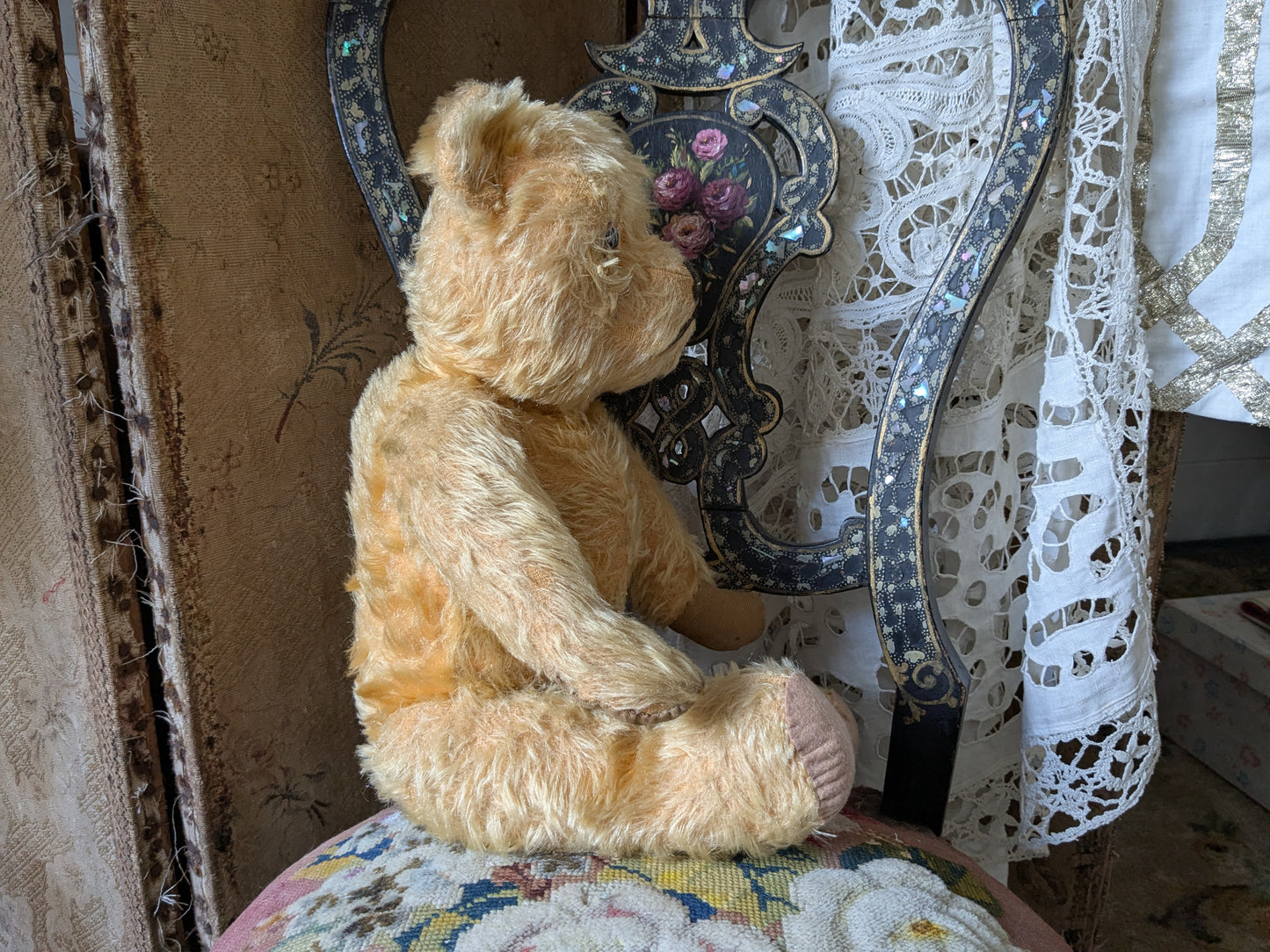Vintage teddy bear in a cute vintage dress
