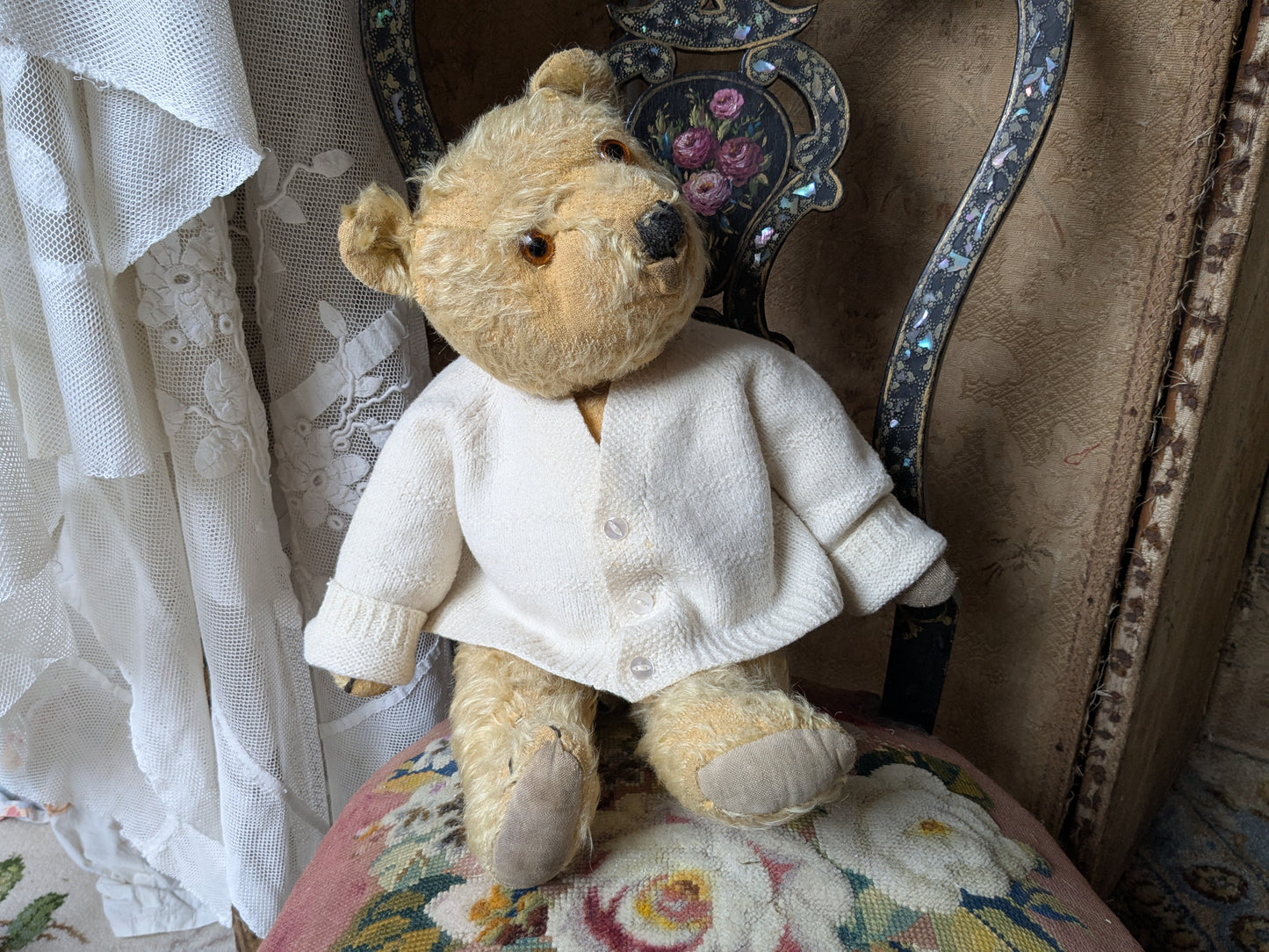 Sweet worn old Chiltern bear 18"