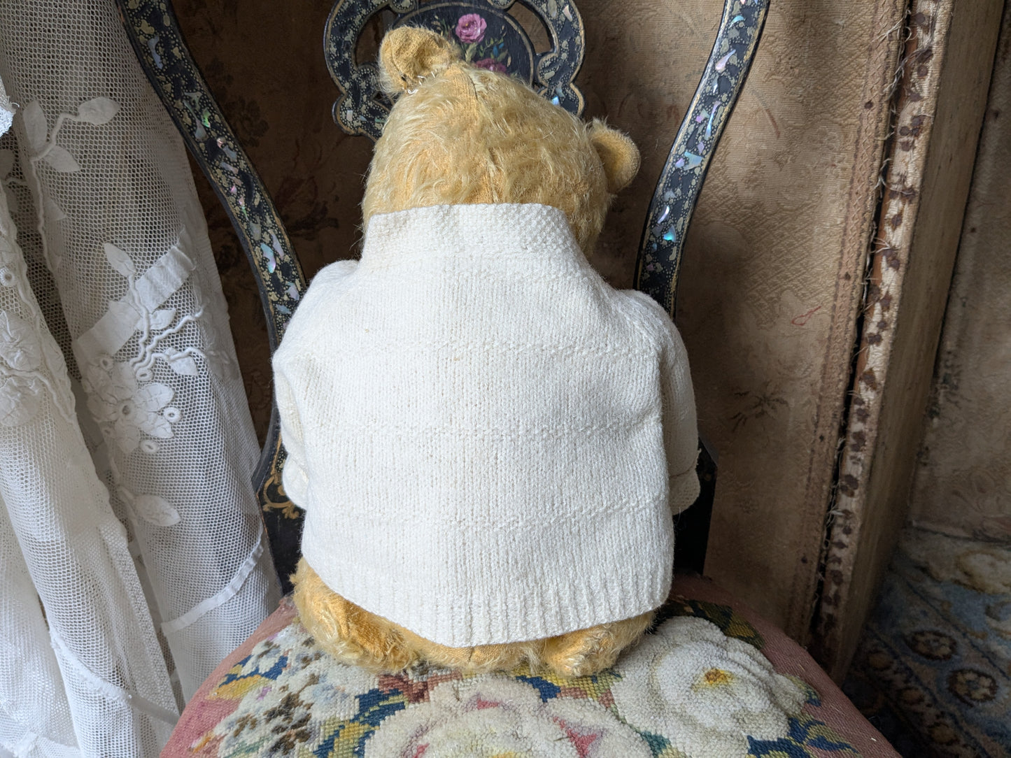 Sweet worn old Chiltern bear 18"
