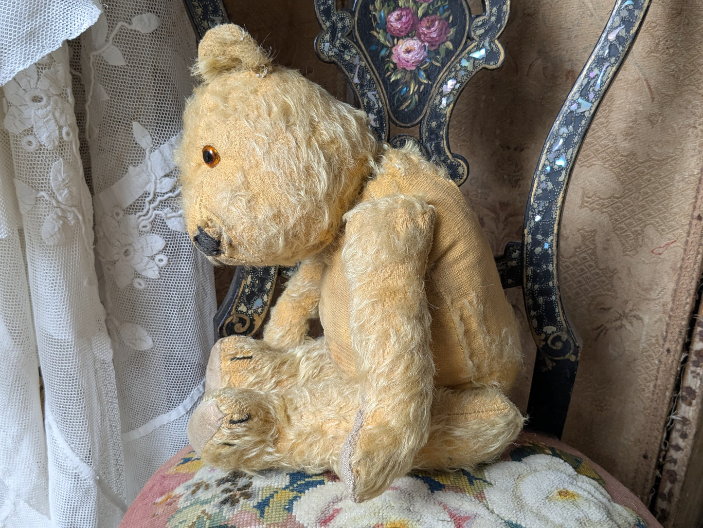 Sweet worn old Chiltern bear 18"