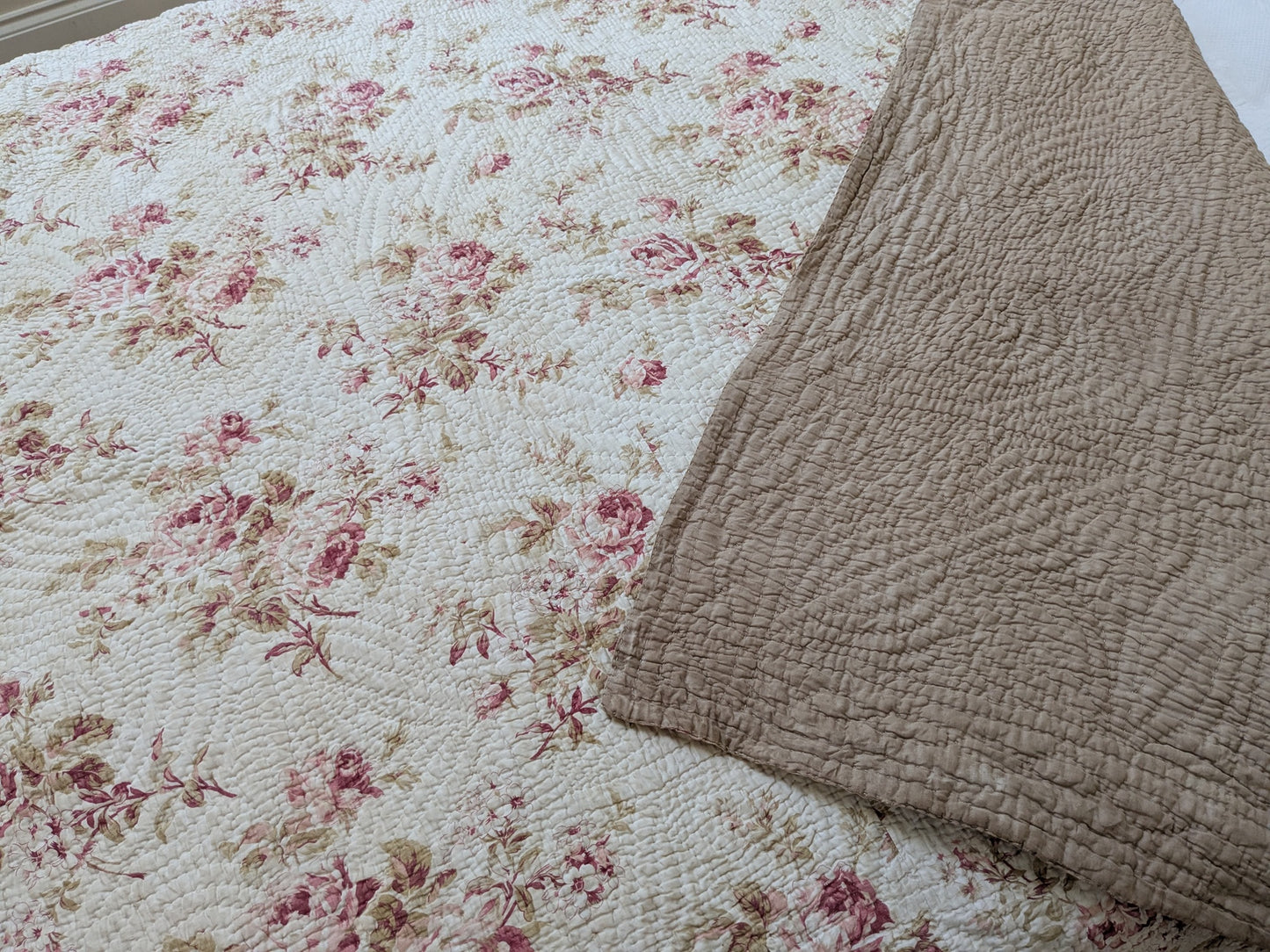Antique Welsh wholecloth quilt, roses design
