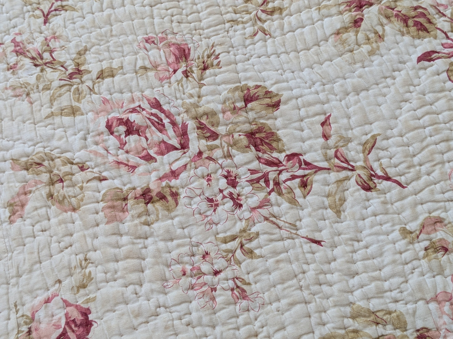 Antique Welsh wholecloth quilt, roses design