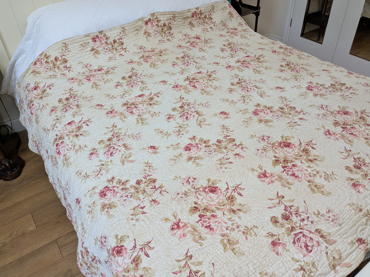 Antique Welsh wholecloth quilt, roses design