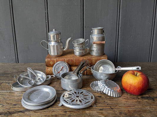 Vintage toy kitchen set, 29 pieces