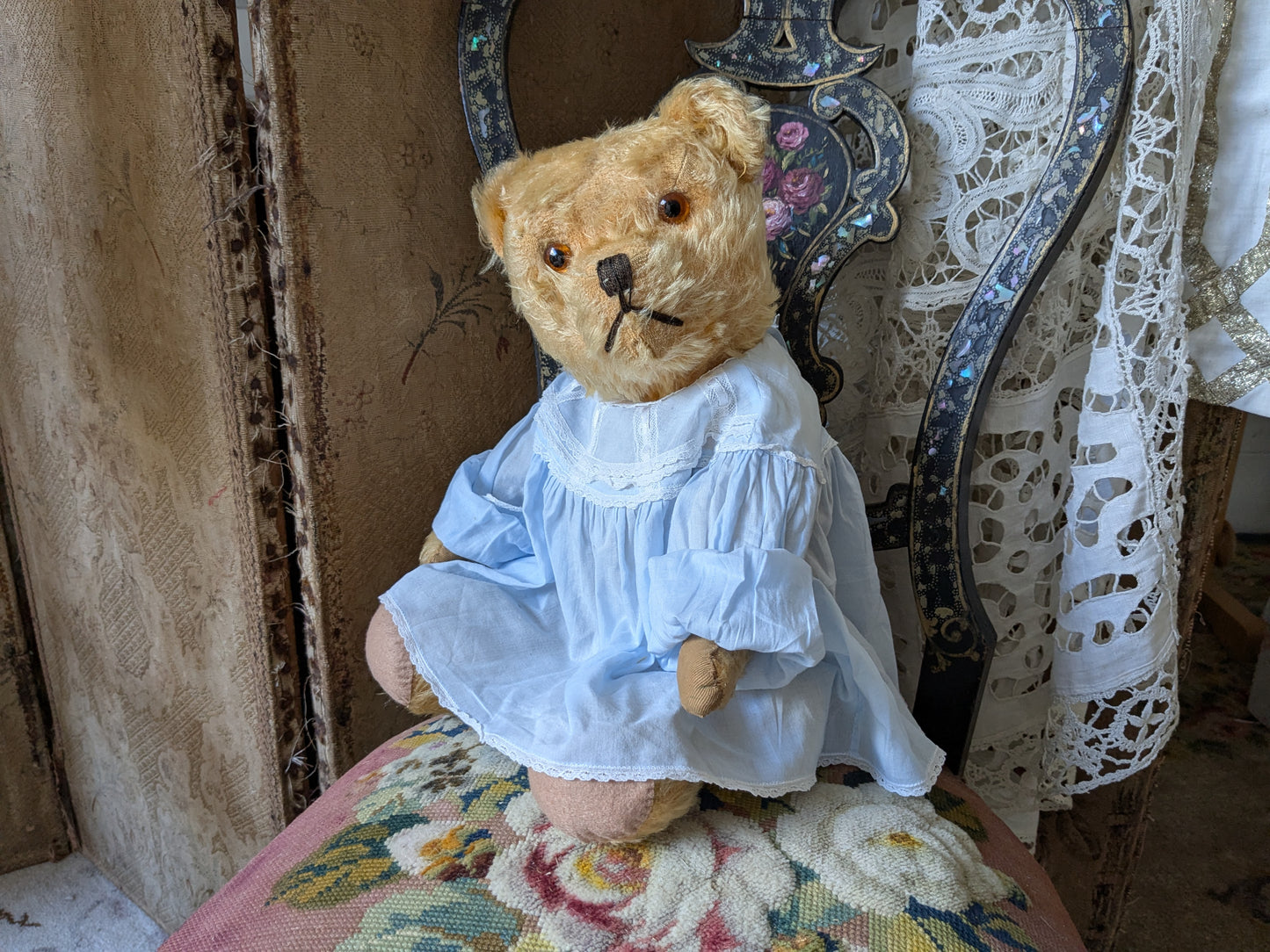 Vintage teddy bear in a cute vintage dress