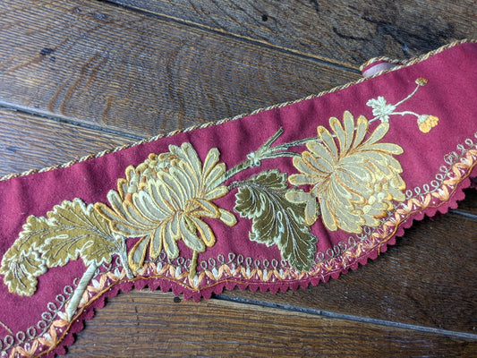 Victorian wool mantelpiece trim, applique flowers
