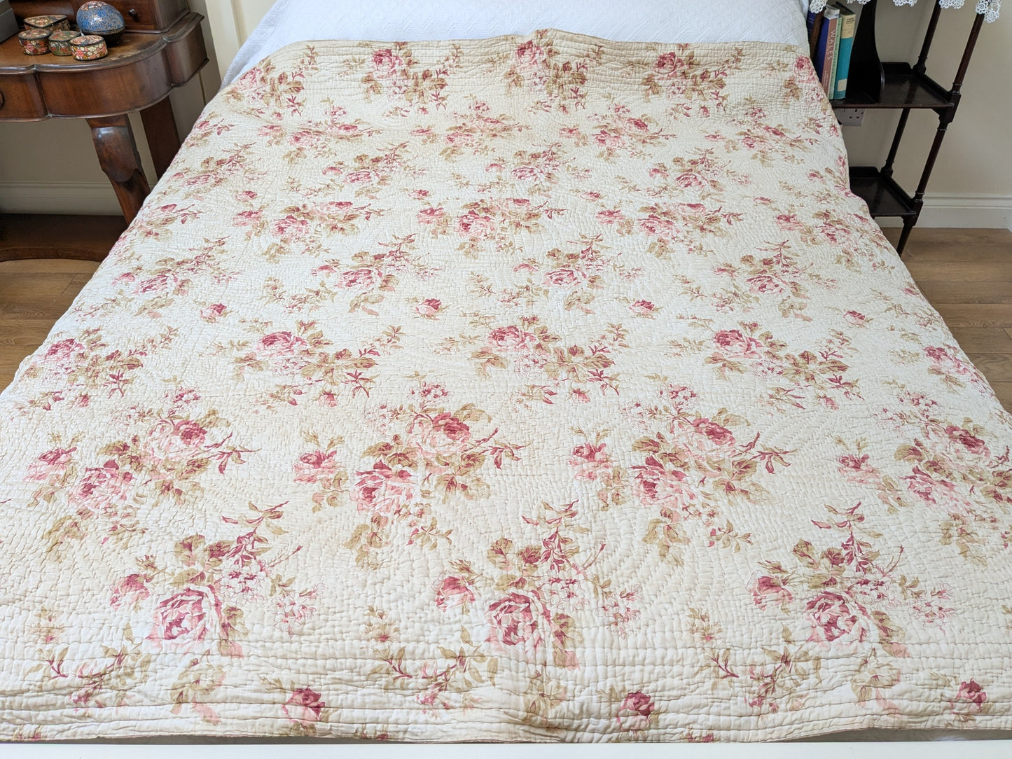 Antique Welsh wholecloth quilt, roses design